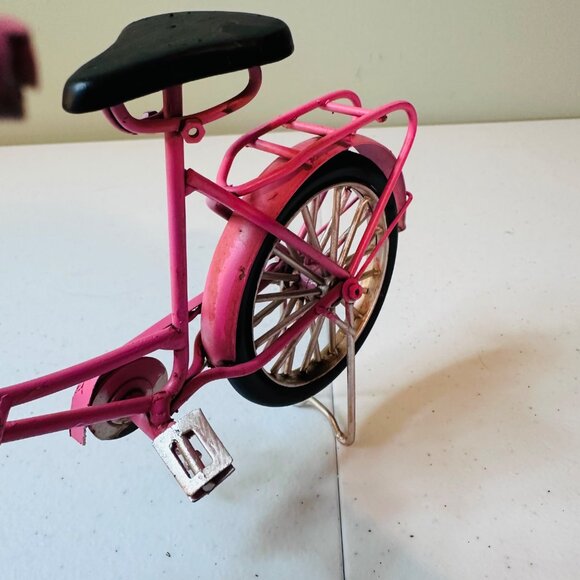 Small Pink Metal Bicycle Decoration With Basket & Stand - Wheels and Pedals Move - Picture 6 of 8